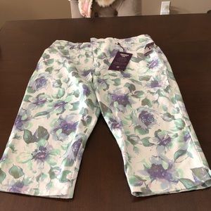 Classic Fit Capris by Gloria Vanderbilt size 16P